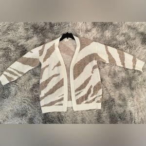 dreamers by debut ~ Open Front Cardigan Sweater - Taupe/Cream Animal Print M/L